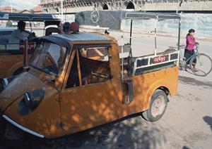 尼崎市で短時間車検を実施しているところ